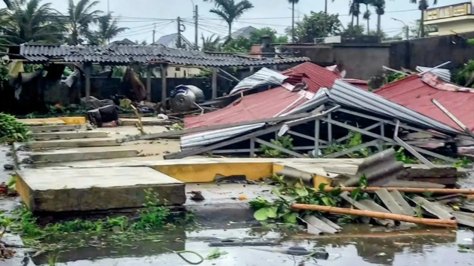 Vingroup hỗ trợ khẩn cấp 500 tỷ đồng cho đồng bào vùng bão Bualoi